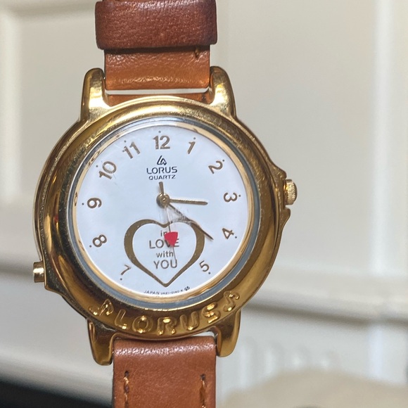 Vintage Musical Lorus Disney Watch Plays Beatles Song 'I Want To Hold Your Hand - Picture 4 of 17